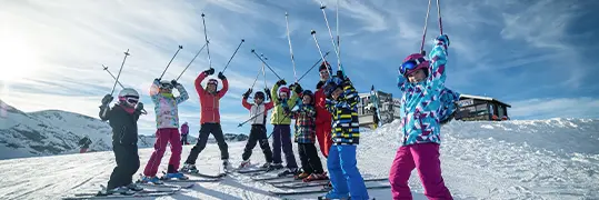 Un groupe de personnes joyeuses