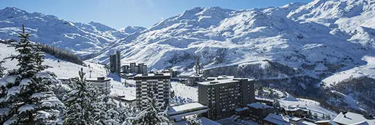 vue aérienne sur la station des Menuires en plein hiver