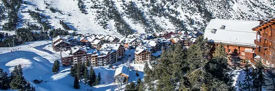 vue aérienne de la station des Arcs en plein hiver