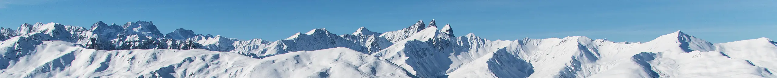 paysage de montagnes enneigées