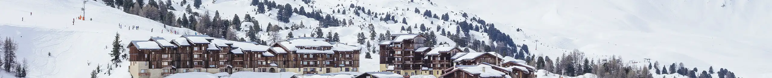 Vue sur l'ensemble de la station de la Plagne Villages sous la neige