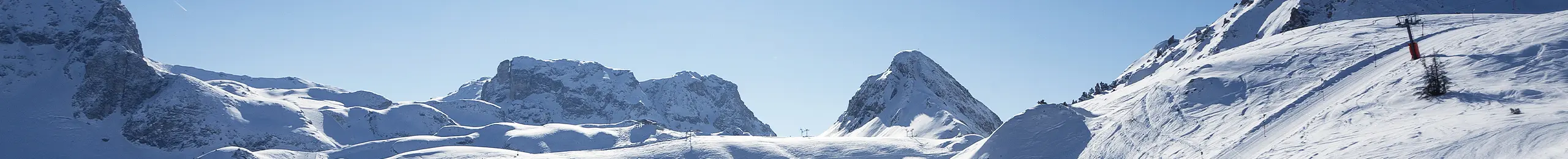 Paysage de montagnes enneigées