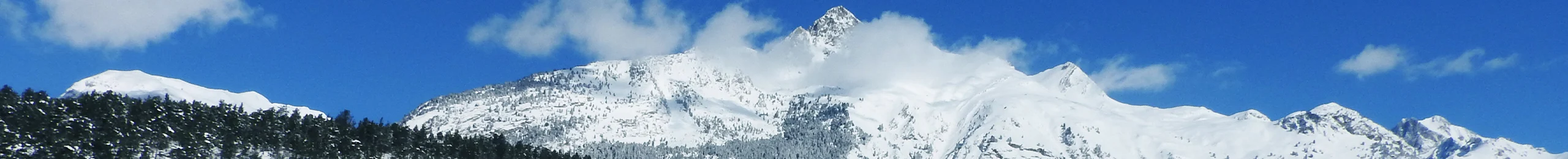 Paysage de montagnes enneigées