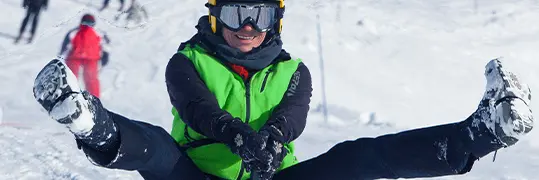 Une personne qui fait une descente en luge