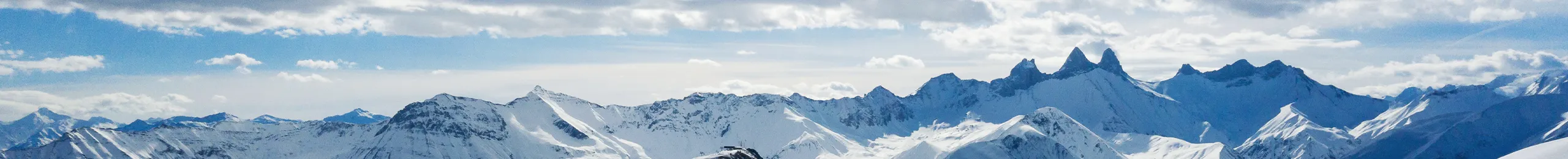 Paysage de montagnes enneigées