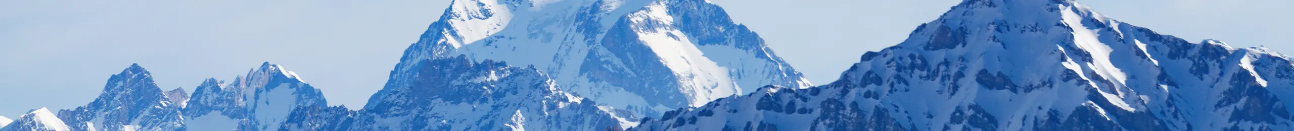 Paysage de montagnes enneigées