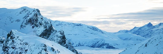 Paysage de montagnes enneigées