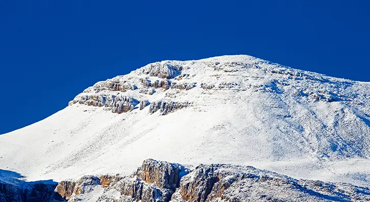 Vue sur une montagne enneigée