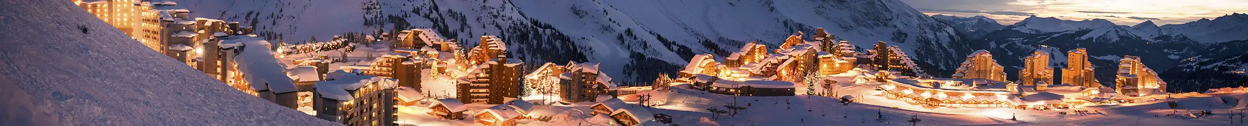 Vue sur la station d'Avoriaz illuminée