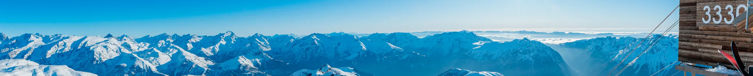 Vue sur les montagnes enneigées