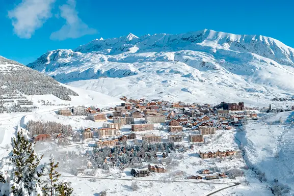Vue aérienne sur la station de l'Alpe d'Huez