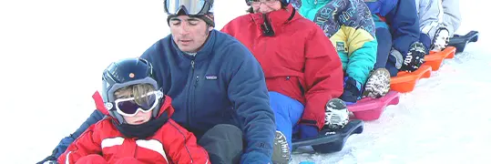 descente en luge sur la neige