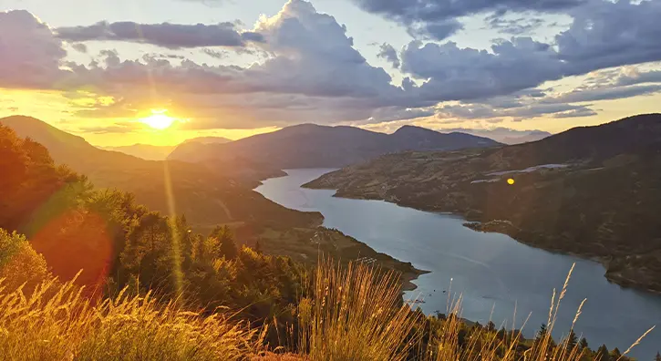 Vue sur le lac de Serre Ponçon