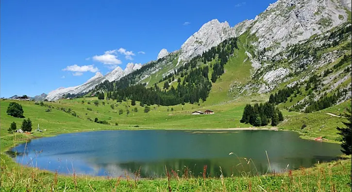 Vue sur le lac des Confins
