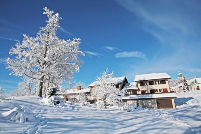 Chambre 2 adultes + 1 enfant - Village Vacances de Bellefontaine Les Chevreuils *** - Bellefontaine