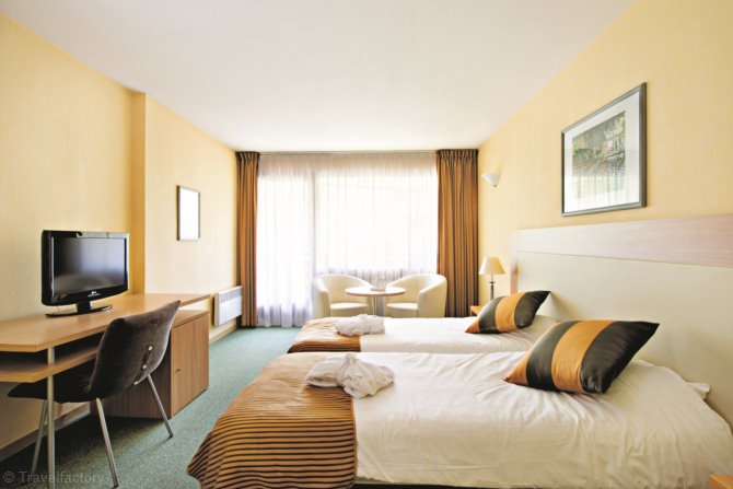 Chambre 3 personnes - Hôtel Villa Marlioz 3* - Aix Les Bains