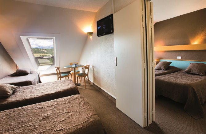 Chambre 4 personnes communicante - Hôtel Club Horizon du Lac 3* - Chorges