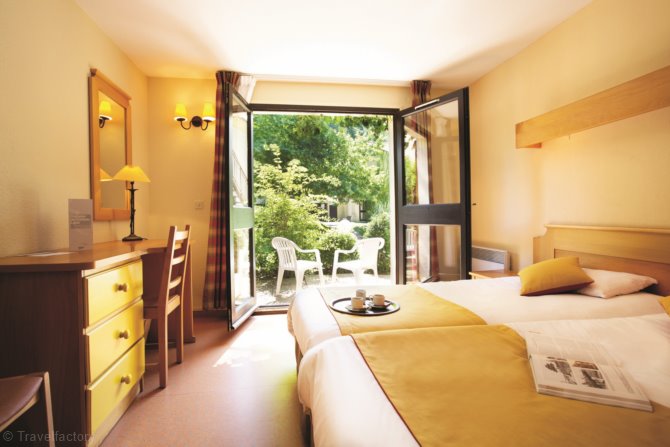 Chambre 4 personnes - Hôtel Club Domaine de Château-Laval 3* - Gréoux les Bains