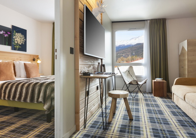 Chambre Confort 3 Personnes (lit double) avec petit-déjeuner - SOWELL Family Hôtel La Lauzière 3* - Plagne Montalbert