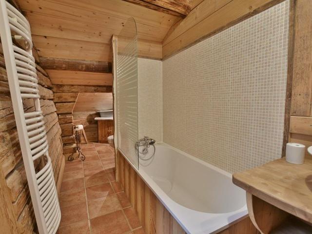 Appartement 5 étoiles pour 12 pers, ferme rénovée avec jacuzzi, à 200m du centre et ski-bus FR-1-391 - Le Grand Bornand