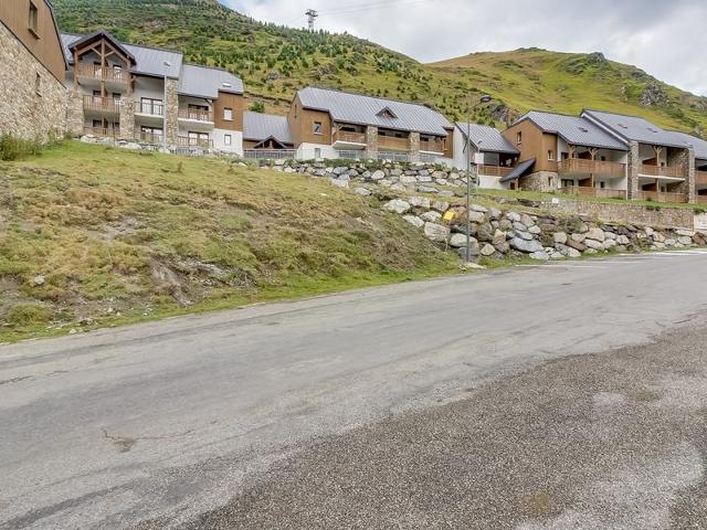 Duplex 7 Pers avec Piscine Couverte, Fitness et Parking, à 400m des Pistes et Proche Centre FR-1-404 - La Mongie