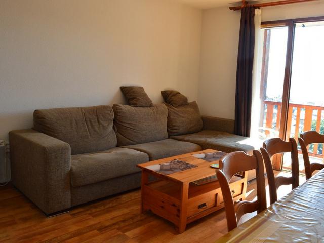 2 PIECES CABINE PLEIN CENTRE DE STATION - Les Angles