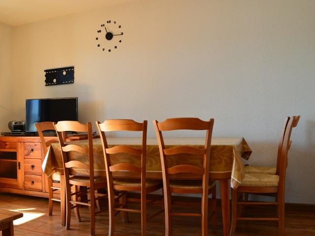 2 PIECES CABINE PLEIN CENTRE DE STATION - Les Angles