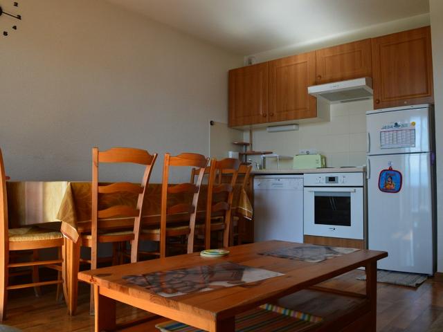 2 PIECES CABINE PLEIN CENTRE DE STATION - Les Angles