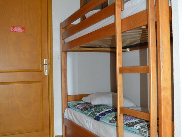 2 PIECES CABINE PLEIN CENTRE DE STATION - Les Angles