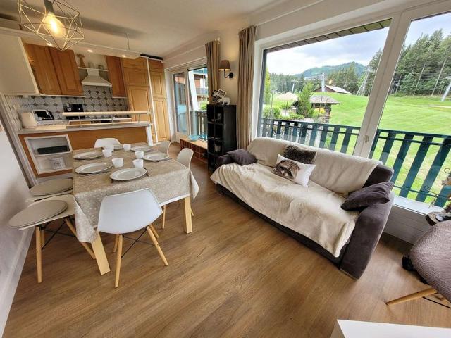 Appartement skis aux pieds avec piscine, rénové et confortable FR-1-598-18 - Les Gets