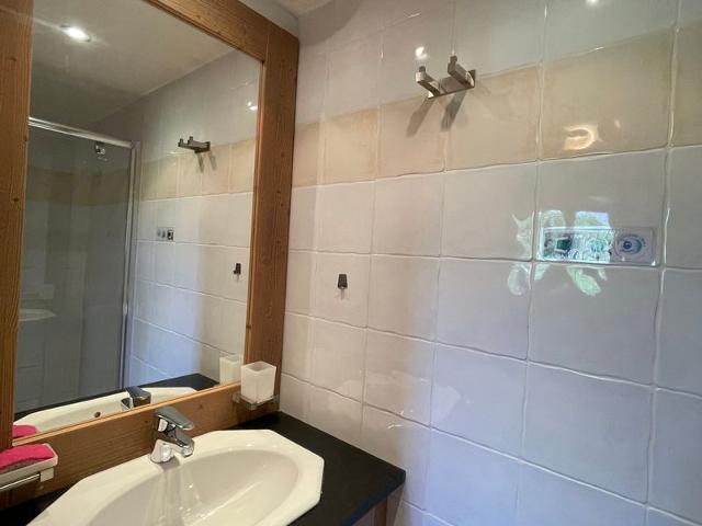 Appartement avec piscine, balcon et parking proche centre et ski-bus FR-1-624-38 - Samoëns