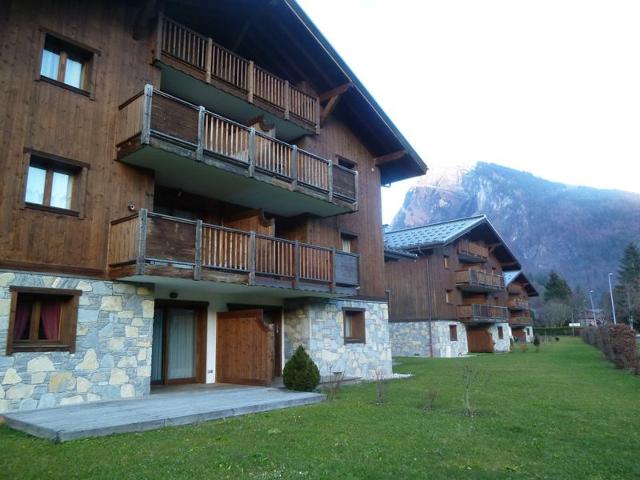 Appartement avec piscine, balcon et parking proche centre et ski-bus FR-1-624-38 - Samoëns