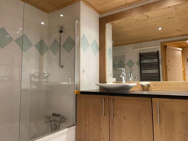 Appartement avec piscine, balcon et parking proche centre et ski-bus FR-1-624-38 - Samoëns