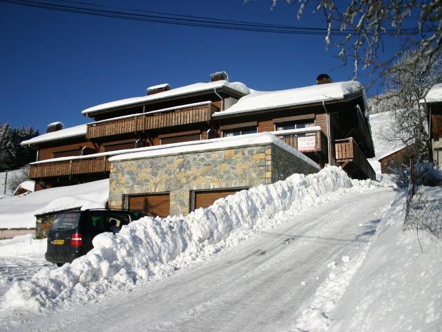 Apt avec Poêle à bois, grande terrasse privative dominant la vallée, navettes ski - Les Gets