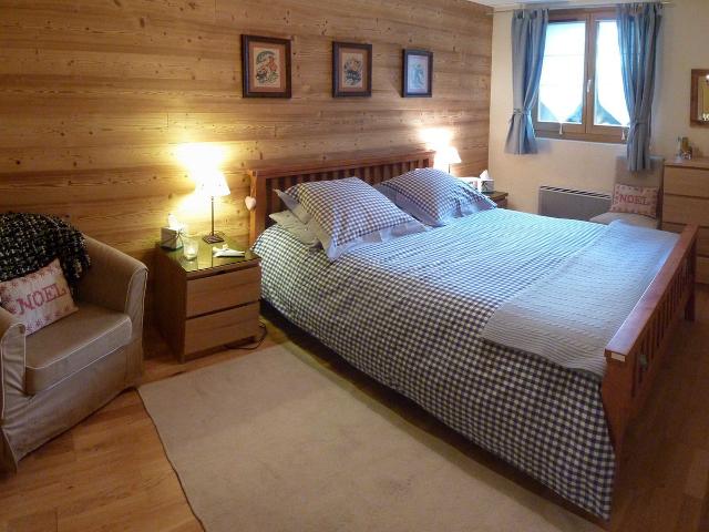 Apt avec Poêle à bois, grande terrasse privative dominant la vallée, navettes ski - Les Gets