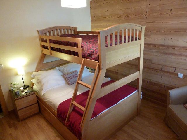 Apt avec Poêle à bois, grande terrasse privative dominant la vallée, navettes ski - Les Gets