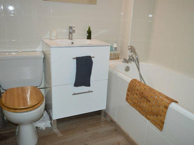 2 PIECES CENTRE DE STATION - Les Angles