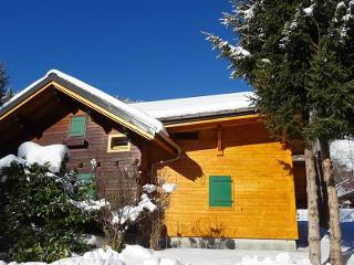 Chalet rénové Les Gets 8 pers, central, 150m commerces, 350m pistes, terrasse sud, parking privé FR-1-802-84 - Les Gets