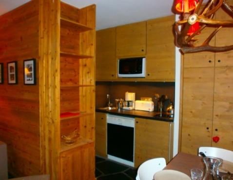 LES AIRELLES/10 - Méribel Centre 1600 