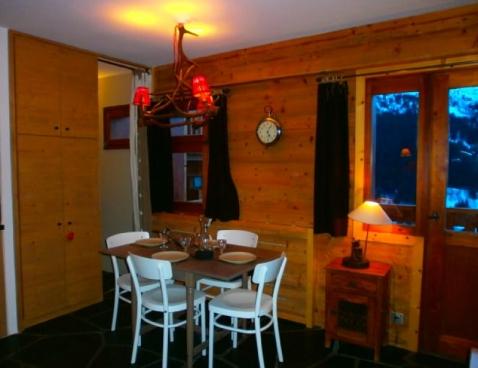 LES AIRELLES/10 - Méribel Centre 1600 