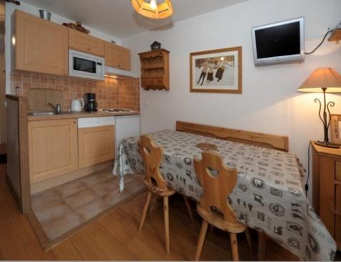 MELEZES/48 - Les Menuires Reberty 1850