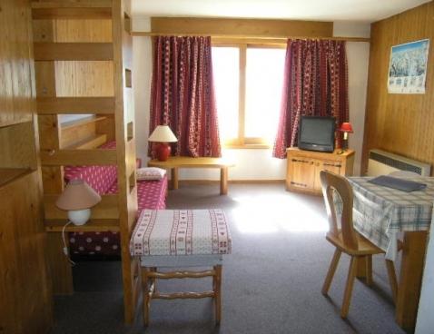 POLSET - EN GARNET/281 - Méribel Centre 1600 