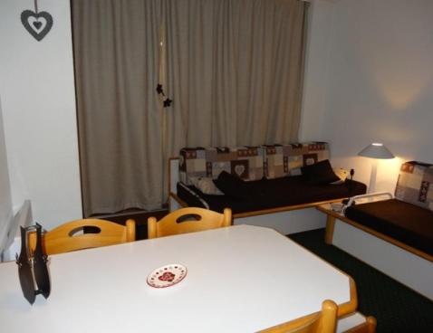 NECOU/701 - Les Menuires Reberty 2000