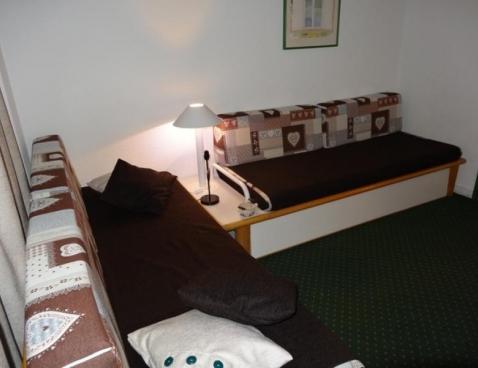 NECOU/701 - Les Menuires Reberty 2000