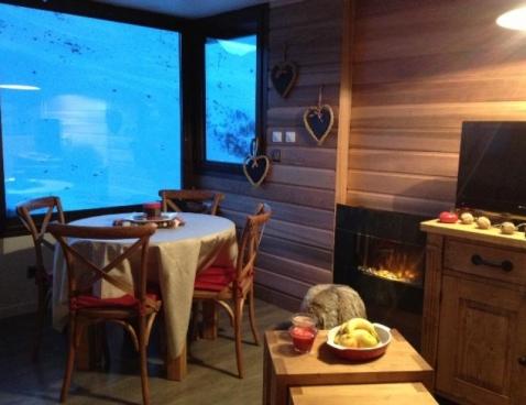 BIELLAZ/54 - Les Menuires Reberty 1850