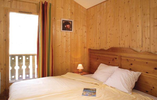 Isola 2000 FCA136 - Isola 2000