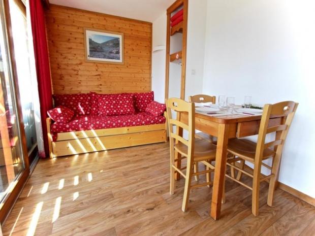 Esprit chalet pour cet appartement avec balcon exposé Sud idéalement situé. - Chamrousse