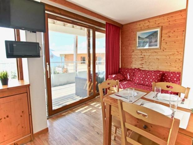 Esprit chalet pour cet appartement avec balcon exposé Sud idéalement situé. - Chamrousse