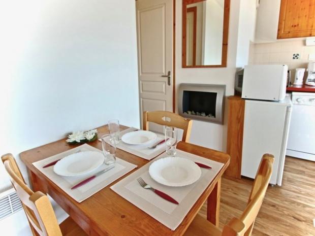 Esprit chalet pour cet appartement avec balcon exposé Sud idéalement situé. - Chamrousse