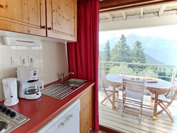 Esprit chalet pour cet appartement avec balcon exposé Sud idéalement situé. - Chamrousse